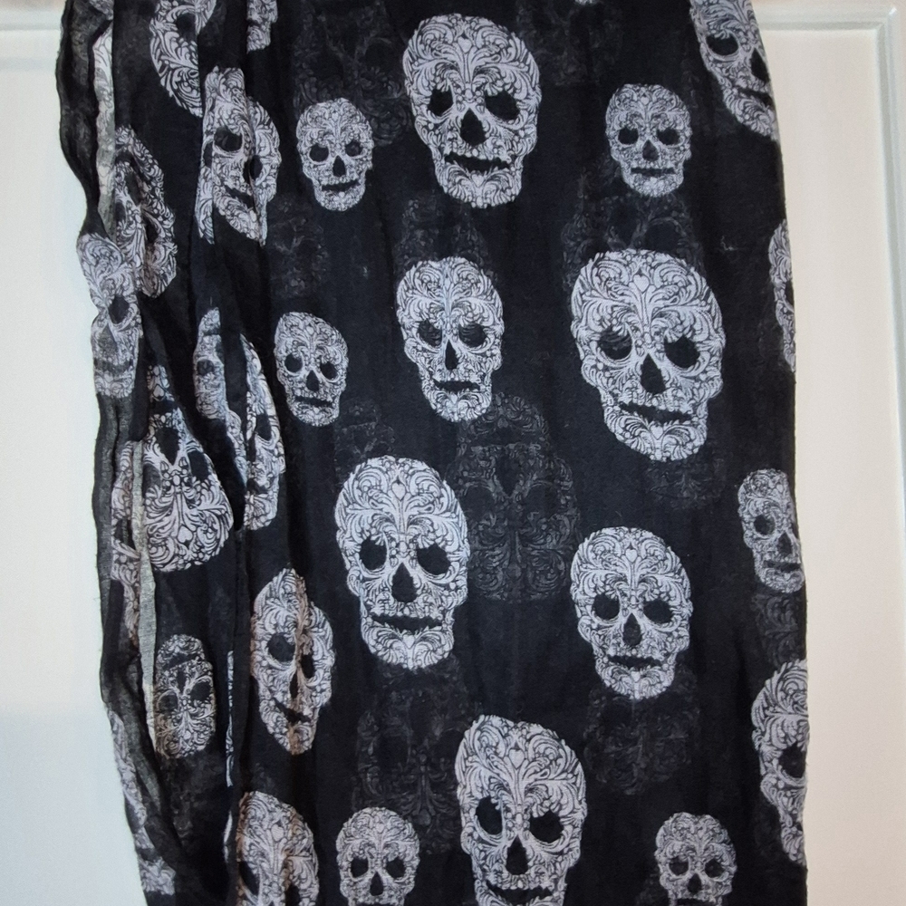 Black and White Skull Scarf